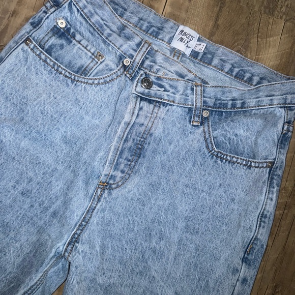 Princess Polly HOLLY Highrise ASYMMETRIC RIPPED LEG JEANS LIGHT WASH DENIM - Picture 9 of 10